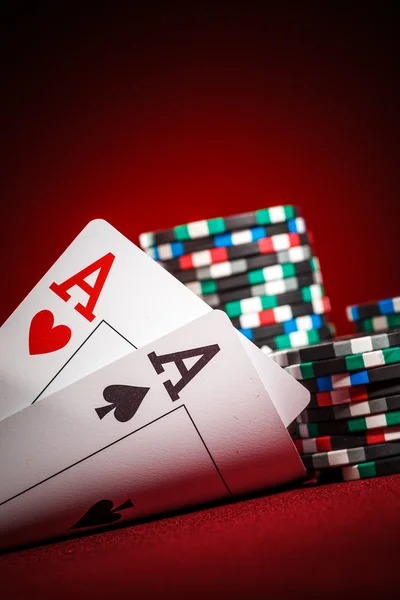 lusa777 live-dealer blackjack and roulette games on mobile screen